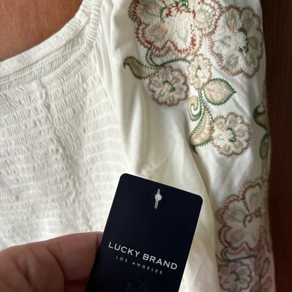 • NWT! [Lucky Brand] Ruched Embroidered Top • - Picture 4 of 12